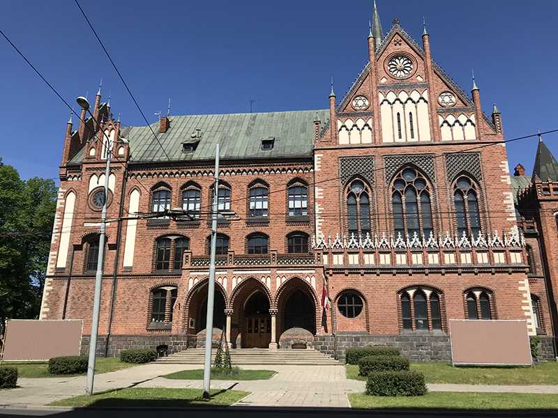 Photograph of the Art Academy of Latvia building from Kalpaka Bulvairs Street on a sunny day