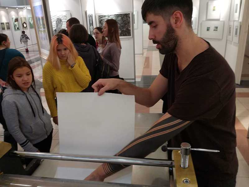 Sergejs Kolecenko showing students mezzotint printing technique at workshop in Salekhard, Russia 2019